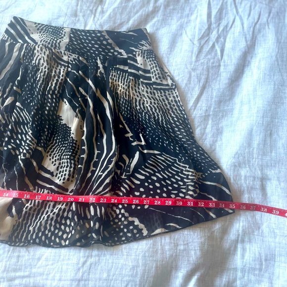 Mix Nouveau • Beautiful Skirt With a Unique Design - Picture 7 of 7